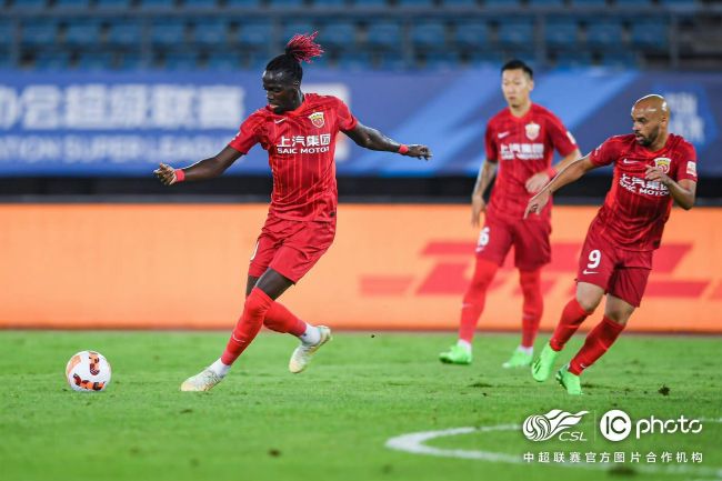 北京时间12月27日凌晨4点整，2023-24赛季英超第19轮在老特拉福德球场展开角逐，曼联坐镇主场迎战阿斯顿维拉。